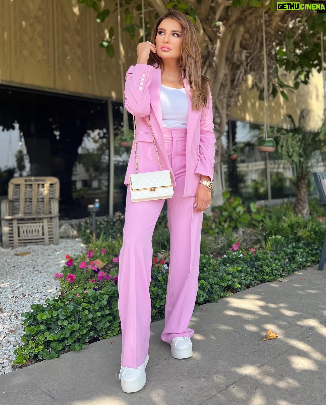 Shatha Hassoun - 48.3K Likes - لا أبرَحُ حتّى أبلُغ 🫶🌸
I will not give up until I reach ✌️
Baghdad #iraq #shatha_hassoun