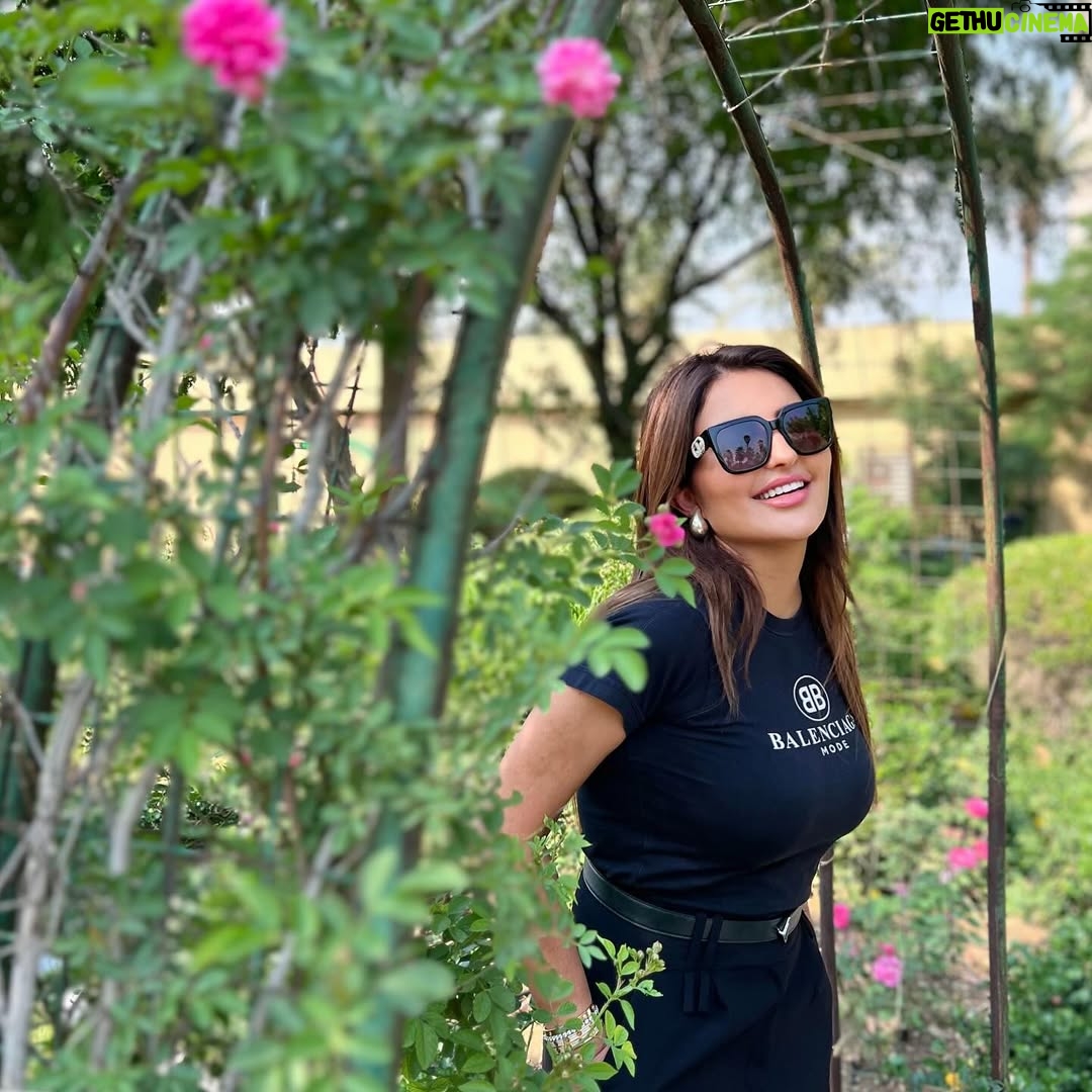 Shatha Hassoun - 33.4K Likes - الورد جوري بين نخلة و نخلة و الگلب طاير وي نوارس دجلة 🇮🇶🙏🌺 #العراق #بغداد #كهرمانة #شذى_حسون