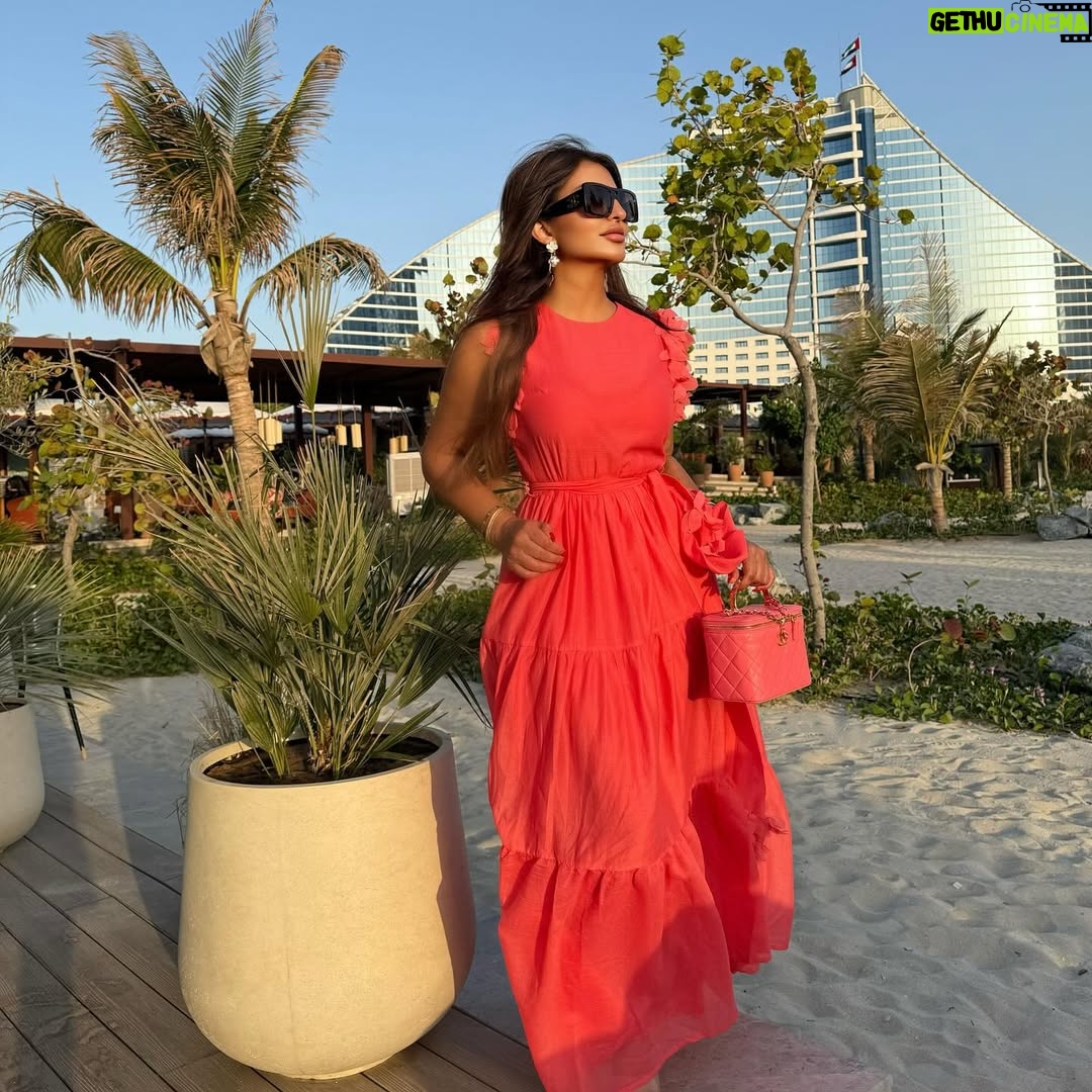Shatha Hassoun - 3 Likes - Me gustas tu ♥️ #SH
Dress @baruni_fashion