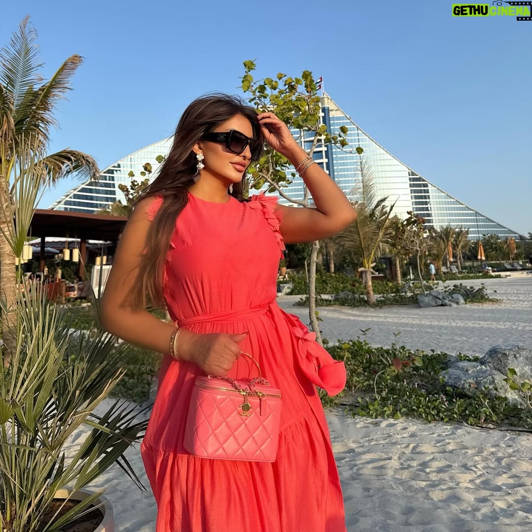 Shatha Hassoun - 3 Likes - Me gustas tu ♥️ #SH
Dress @baruni_fashion