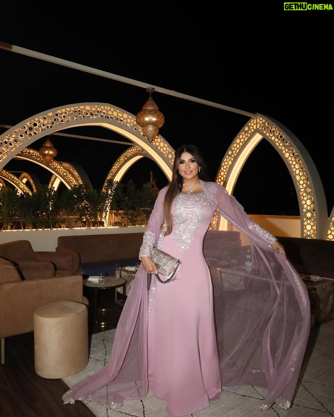 Shatha Hassoun - 3 Likes - Atlantis night 🩷@asateertent
Stylist @ziadalsaleh
Designer @reemaljesmi
Make up @naya_makeupartist
Hair @janty_hairdresser @lilishousesalon @lina_mahmd
📷 @rabee_alsirawan
Thank you @alwannour @asateertent @atlantisthepalm @alielbourji