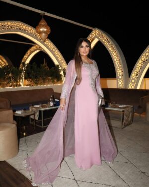 Shatha Hassoun Instagram - Atlantis night 🩷@asateertent 
Stylist @ziadalsaleh 
Designer @reemaljesmi 
Make up @naya_makeupartist
Hair @janty_hairdresser @lilishousesalon  @lina_mahmd 
📷 @rabee_alsirawan 
Thank you @alwannour @asateertent @atlantisthepalm @alielbourji