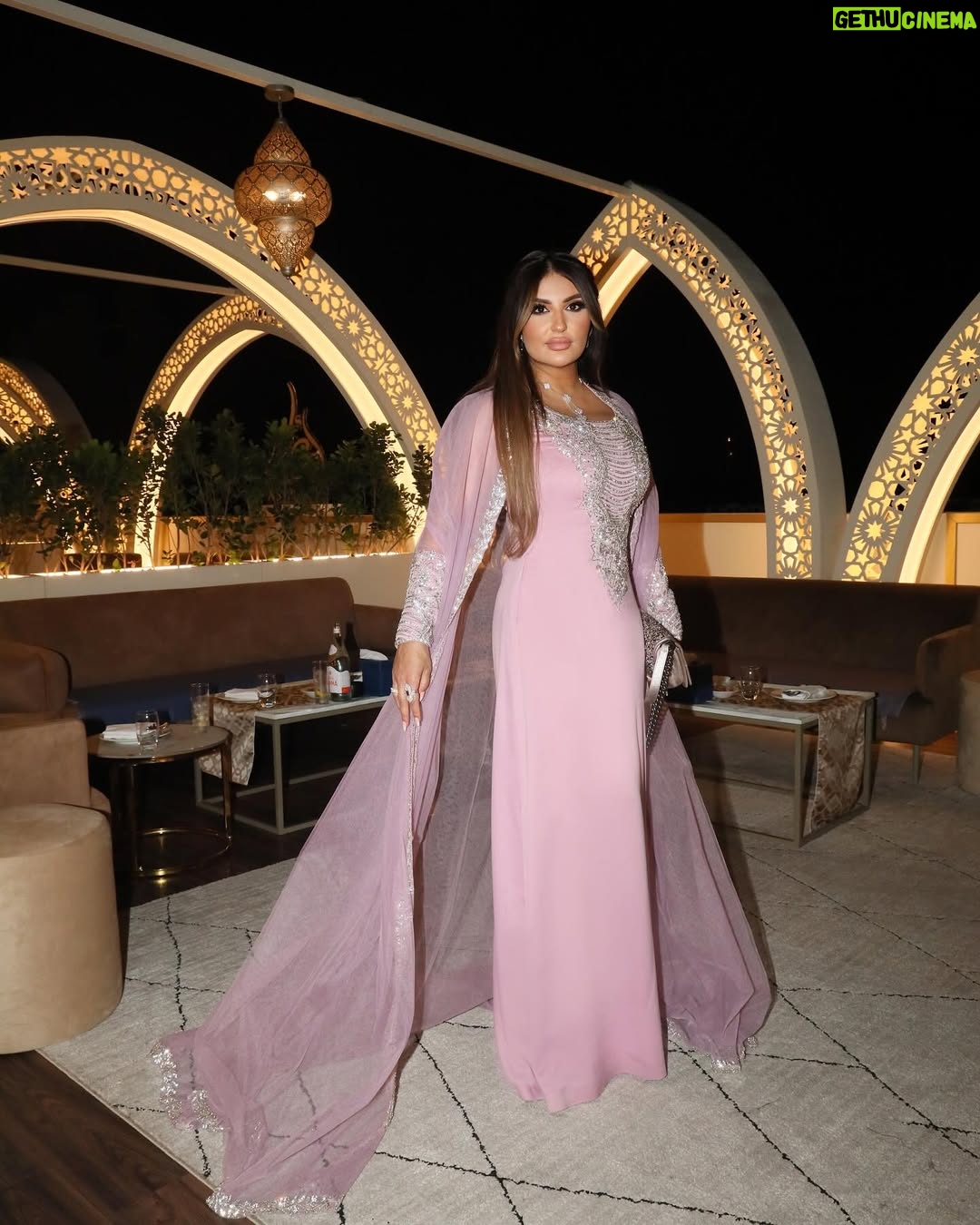 Shatha Hassoun - 3 Likes - Atlantis night 🩷@asateertent
Stylist @ziadalsaleh
Designer @reemaljesmi
Make up @naya_makeupartist
Hair @janty_hairdresser @lilishousesalon @lina_mahmd
📷 @rabee_alsirawan
Thank you @alwannour @asateertent @atlantisthepalm @alielbourji