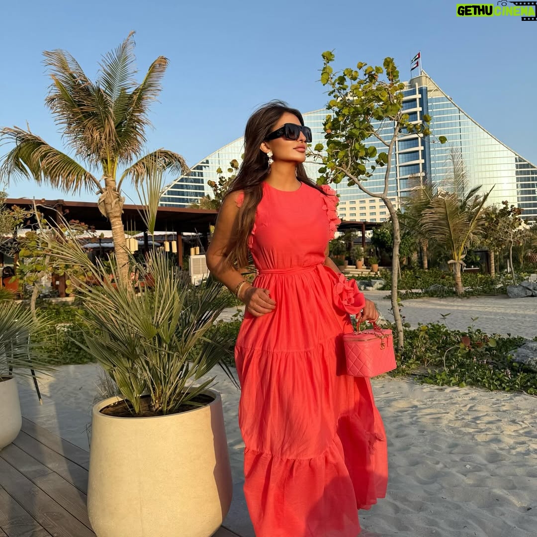 Shatha Hassoun - 3 Likes - Me gustas tu ♥️ #SH
Dress @baruni_fashion