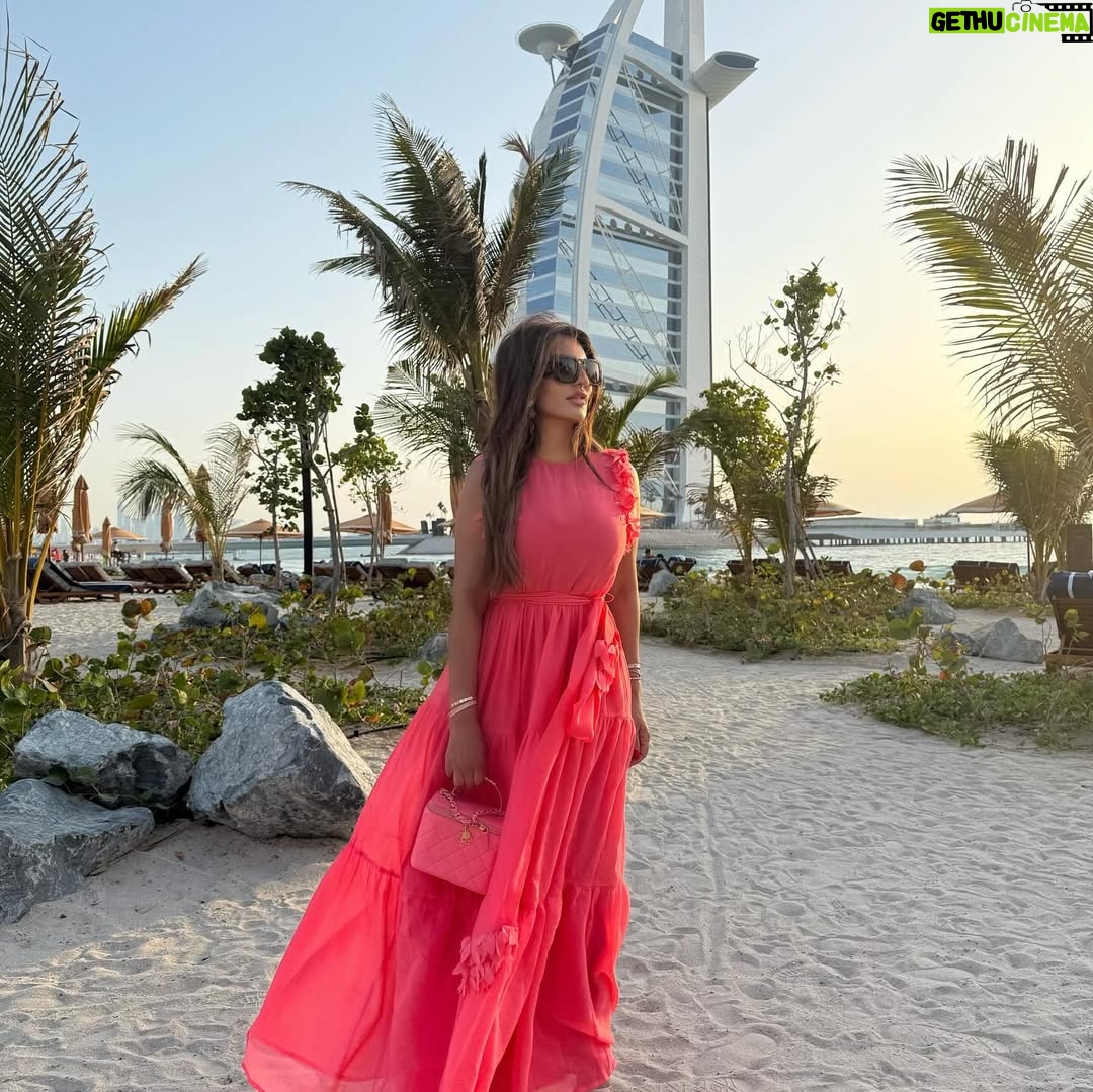 Shatha Hassoun - 3 Likes - Me gustas tu ♥️ #SH
Dress @baruni_fashion
