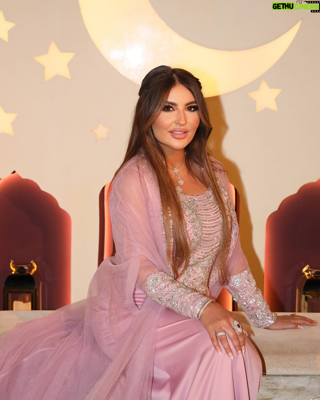 Shatha Hassoun - 3 Likes - Atlantis night 🩷@asateertent
Stylist @ziadalsaleh
Designer @reemaljesmi
Make up @naya_makeupartist
Hair @janty_hairdresser @lilishousesalon @lina_mahmd
📷 @rabee_alsirawan
Thank you @alwannour @asateertent @atlantisthepalm @alielbourji