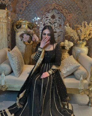 Shazeal Shoukat Instagram - Eid day 3 , in my own design outfit 🖤
Makeup & hair @nooreysmakeupstudio 
Style , fashion, Eid day 3 , love yourself,virtual stylist #shazealshoukat