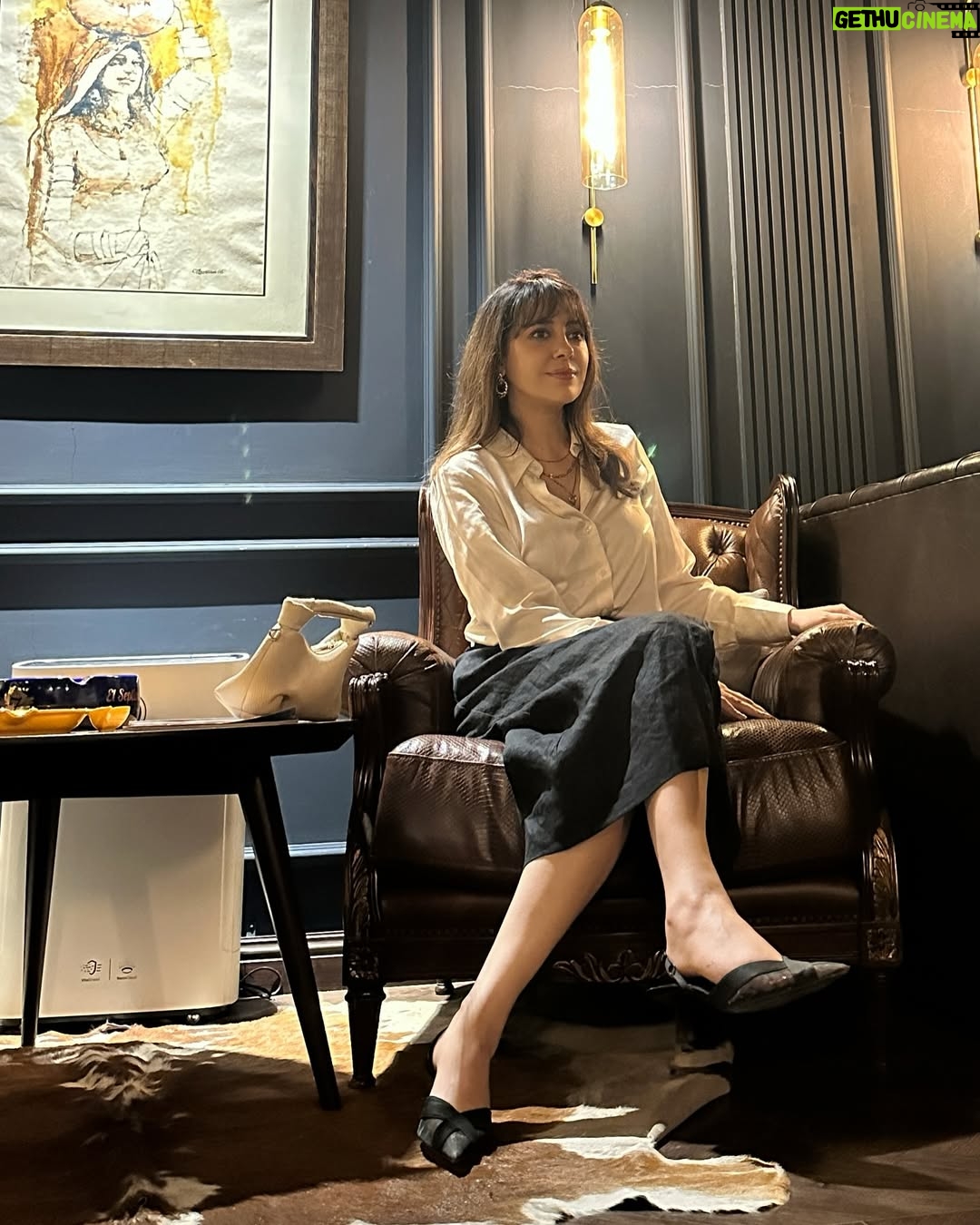 Shazia Naz - 5.8K Likes - When the ambiance matches the energy…Swipe & tell me
which detail caught your eye first?
.
.
.
.
.
#shazianazkhan #chicinthecity #eveningvibes #ootdgoals #stylegoals #minimalstyle #fitcheck