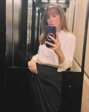 Shazia Naz Instagram - When the ambiance matches the energy…Swipe & tell me
which detail caught your eye first?

.
.
.
.
.

#shazianazkhan #chicinthecity #eveningvibes #ootdgoals #stylegoals #minimalstyle #fitcheck
