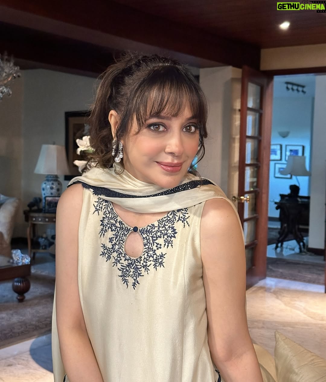 Shazia Naz - 6.7K Likes - Farshi shalwar has more drama than my relatives on Eid 😂
Dressed in regal, traditional and just the right amount of ‘extra’ @ansabjahangirstudio
Mua @sanabutt54
.
.
.
.
#shazianazkhan #farshishalwar #eidulfitr2025 #eidglam #eidlook #easternwear #festivewear