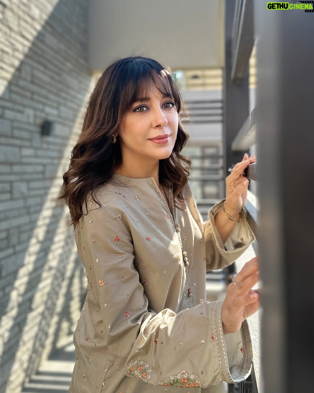 Shazia Naz - 12.1K Likes - A little sun, a little shadow aur yeh farshi shalwar .. swipe to see the real vibe 👉🏻
Mua @sanabutt54
.
.
.
.
.
.
#shazianazkhan #fitcheck #eastern #farshishalwar #sunglow #easternwear