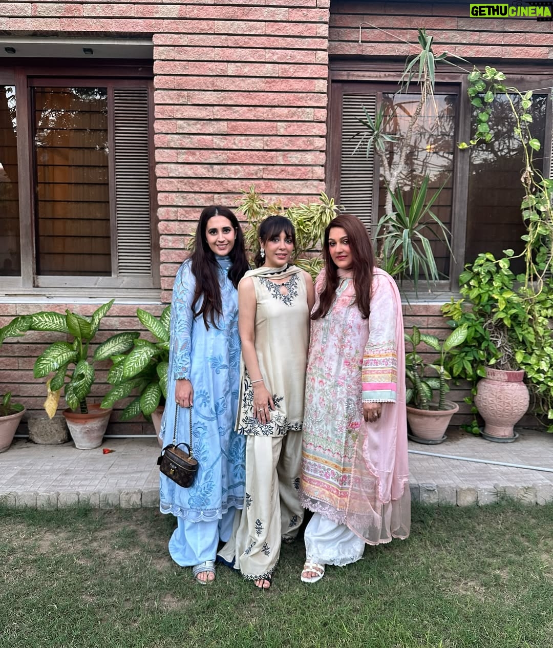 Shazia Naz - 6.7K Likes - Farshi shalwar has more drama than my relatives on Eid 😂
Dressed in regal, traditional and just the right amount of ‘extra’ @ansabjahangirstudio
Mua @sanabutt54
.
.
.
.
#shazianazkhan #farshishalwar #eidulfitr2025 #eidglam #eidlook #easternwear #festivewear