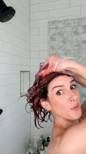 Shenae Grimes-Beech Instagram - Seeing red ❤️