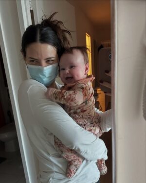 Sheryl Rubio Instagram - Feliz 4 meses al amor de mi vida en esta vida y en todas las demás, a mi  1 por siempre. 💗 ¡ser tu mami es lo más delicioso que me ha pasado! Mi bebé feliz te amo mucho 😭
