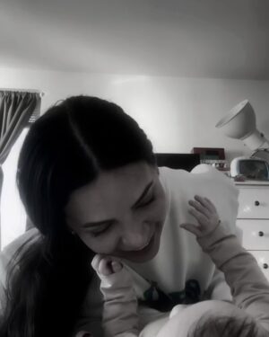 Sheryl Rubio Instagram - Feliz 4 meses al amor de mi vida en esta vida y en todas las demás, a mi  1 por siempre. 💗 ¡ser tu mami es lo más delicioso que me ha pasado! Mi bebé feliz te amo mucho 😭