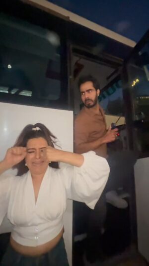 Shilpa Raizada Instagram - तितली उड़ी 🦋😅😅❣️

A creative presentation by @rajeevsurti 

#actor #instagood #comedy #reel #trending #team #travel #fun #explore