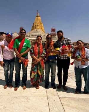 Shilpa Shirodkar Instagram - Truly blessed to have visited the #AmbajiMataShaktiPeeth temple in Gujarat. ❤️ 
It was a beautiful feeling, full of positivity and divinity. #Jatadhara is a film that’s truly special and an experience that I will cherish forever! ✨🙏🏻
.
#ShilpaShirodkar