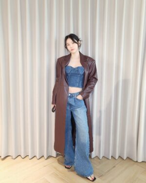 Shim So-young Instagram - 카메라랑 친해지는 중이라 빛 조절 실패했지만 옷이 다했네 😌 제가 입은 건 내일 론칭하는 
@hm x @magdabutrym 컬렉션🥀