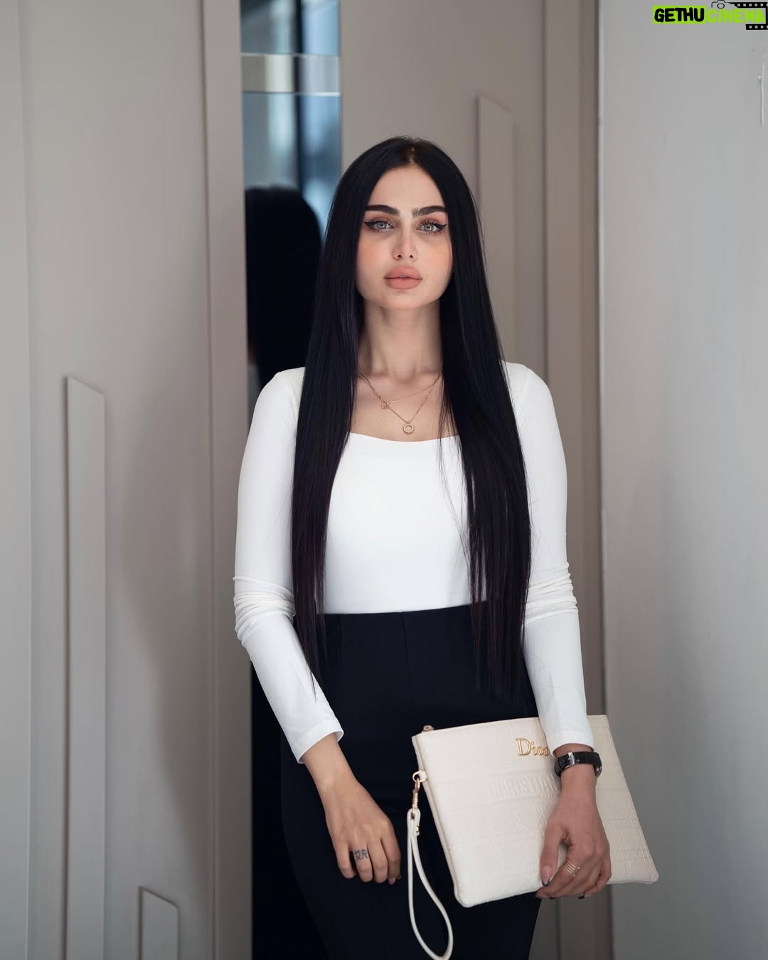 Shimaa Qasim - 181.2K Likes - واخيراً رجعتلكم من جديد .. مشتاقه الكم هواي 🦋🥹🫶🏻 #شيماء_قاسم