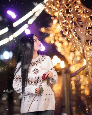 Shimaa Qasim Instagram - ‎‏اللهَّم عامًا تركض فيه الأقدار السعيدة في طريقنا"🦋

كل عام وانتم الخير لكل عام happy new year 🎅🤍
🕊️

تصوير المبدع @sermad.laythphotography 

‎#شيماء_قاسم