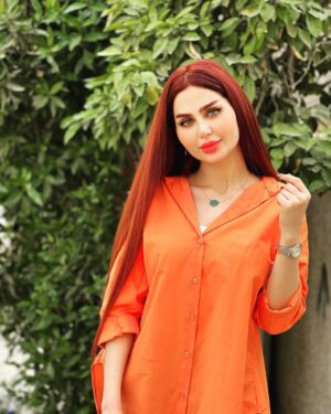 Shimaa Qasim Instagram - عائلتِيْ الجمِيلة ،متابعيني الغالين ،
وكُل مَن أُحِب ،تقبـل الله منا و منكم صالح الأعمال ,كُل عام و حياتكم مليئة فرح وَ سعَادة و حُب ..
عيدِكُم مُبارک و كل عام وانتم بخير🤍.#شيماء_قاسم