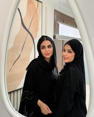 Shimaa Qasim Instagram - تحبون لمة الاقارب لو الاصدقاء..🌝🌙