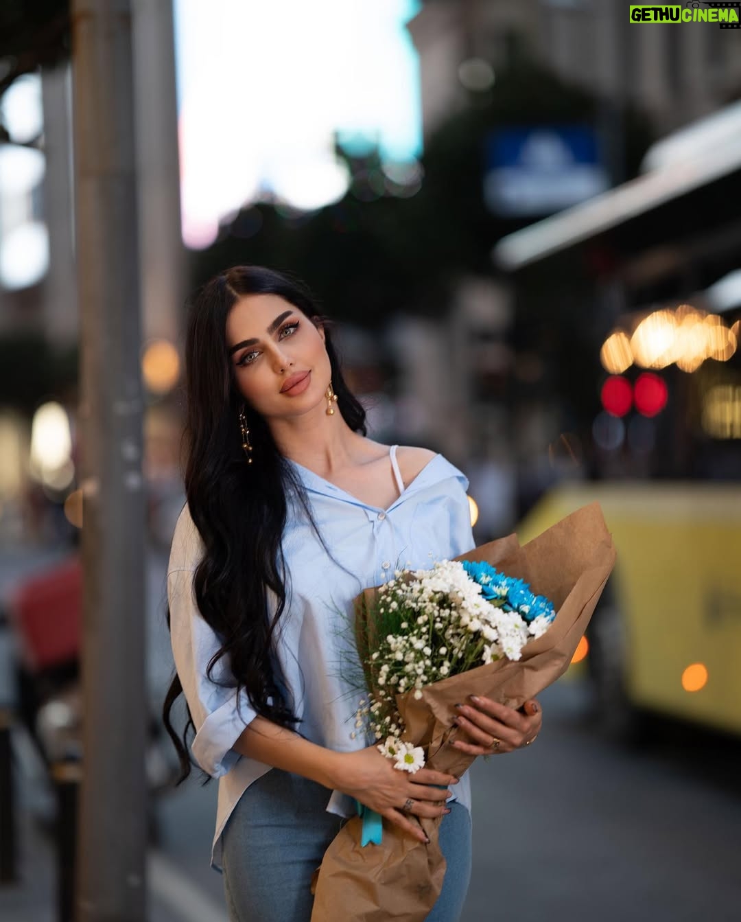 Shimaa Qasim - 169.8K Likes - يوم عن يوم وعائلتي تكبر اكثر واكثر شكرا لكل شخص دعمني بمسيرتي من 2015 الى الان انتم سندي بالحياة شكرا على11مليون متابع فخوره بيكم واحبكم انتم عائلتي الي يوم عن يوم تكبر اكثر واكثر وتكبر وياكم احلامي وطموحاتي شكرا لان انتم بحياتي #شيماء_قاسم