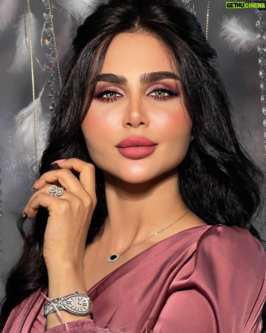 Shimaa Qasim - 210.1K Likes - نَحنُ نُشبه مَنْ نُحِب🦋🤍 #شيماء_قاسم
makeup by @adham_makups
Hairstyle by @raadalkalani