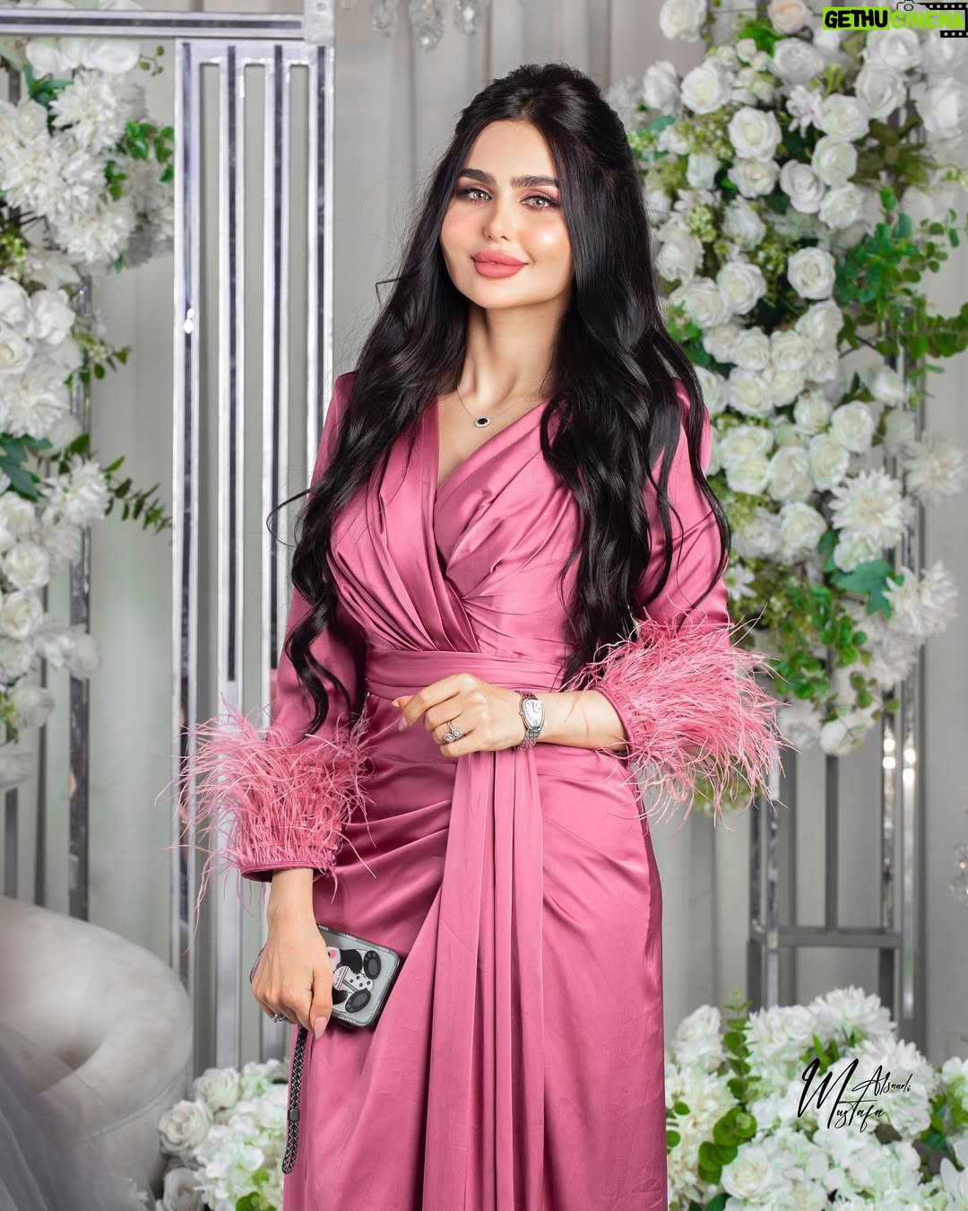 Shimaa Qasim - 210.1K Likes - نَحنُ نُشبه مَنْ نُحِب🦋🤍 #شيماء_قاسم
makeup by @adham_makups
Hairstyle by @raadalkalani