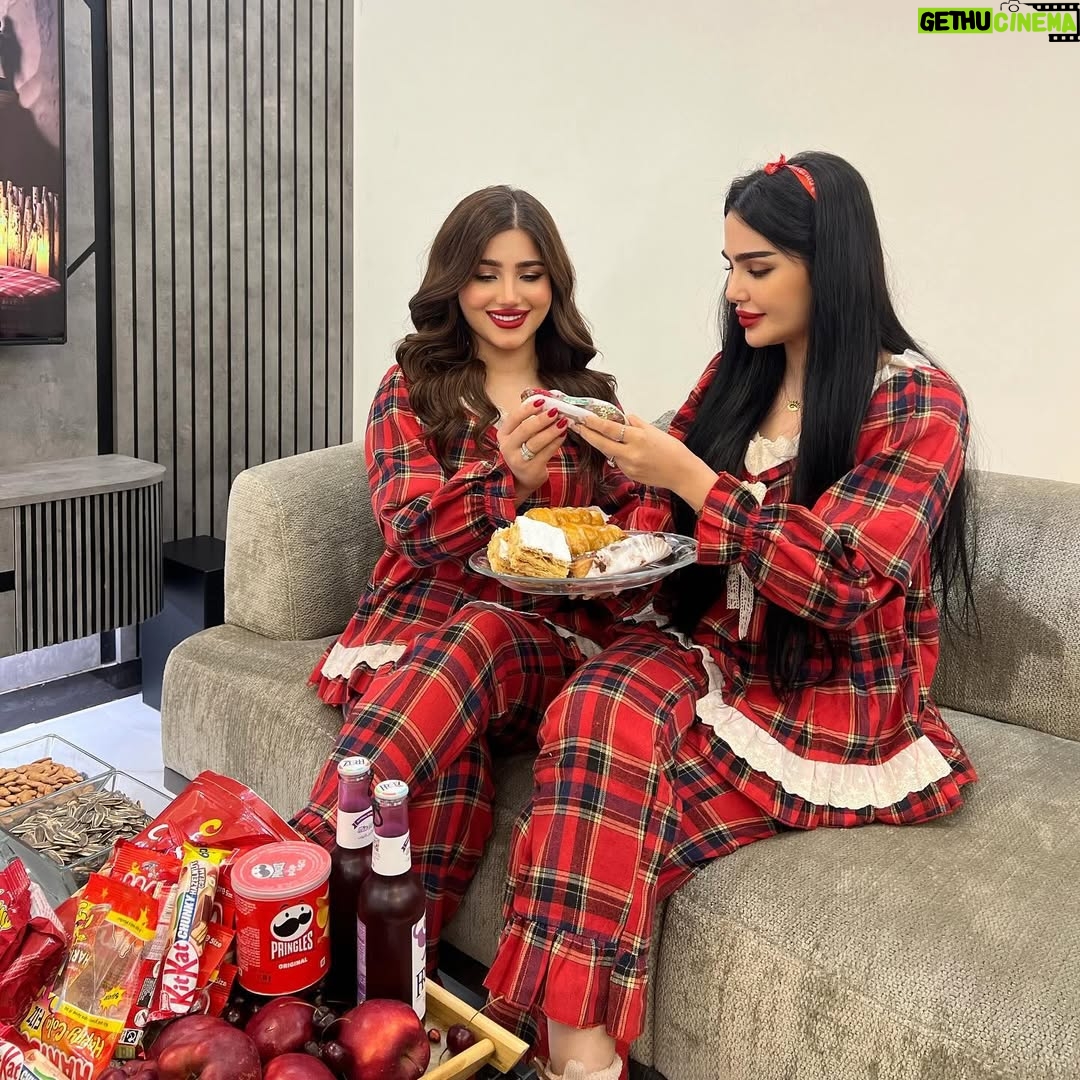 Shimaa Qasim - 266.3K Likes - قبل انتهاء العام الى صديقتي التي لم تُفلت يدي ابداً ،، احبج ♥️
@shimaa_qasim
@hud_a96