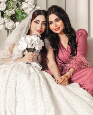 Shimaa Qasim Instagram - نَحنُ نُشبه مَنْ نُحِب🦋🤍 #شيماء_قاسم

makeup by @adham_makups 

Hairstyle by @raadalkalani