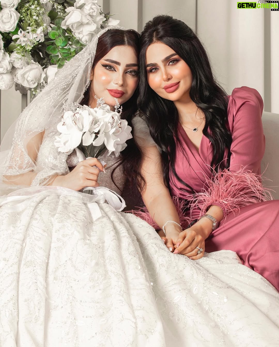 Shimaa Qasim - 210.1K Likes - نَحنُ نُشبه مَنْ نُحِب🦋🤍 #شيماء_قاسم
makeup by @adham_makups
Hairstyle by @raadalkalani