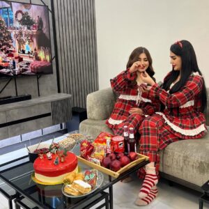 Shimaa Qasim Instagram - قبل انتهاء العام الى صديقتي التي لم تُفلت يدي ابداً ،، احبج ♥️
@shimaa_qasim 
@hud_a96