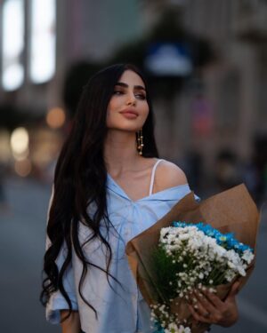 Shimaa Qasim Instagram - يوم عن يوم  وعائلتي تكبر اكثر واكثر شكرا لكل شخص دعمني بمسيرتي من 2015 الى الان انتم سندي بالحياة شكرا على11مليون متابع فخوره بيكم واحبكم انتم عائلتي الي يوم عن يوم تكبر اكثر واكثر وتكبر وياكم احلامي وطموحاتي شكرا لان انتم بحياتي #شيماء_قاسم