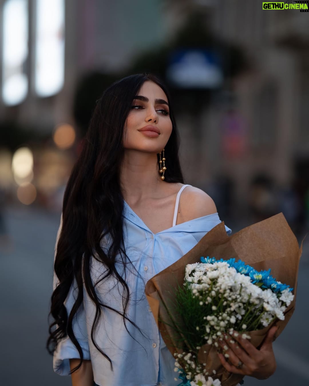Shimaa Qasim - 169.8K Likes - يوم عن يوم وعائلتي تكبر اكثر واكثر شكرا لكل شخص دعمني بمسيرتي من 2015 الى الان انتم سندي بالحياة شكرا على11مليون متابع فخوره بيكم واحبكم انتم عائلتي الي يوم عن يوم تكبر اكثر واكثر وتكبر وياكم احلامي وطموحاتي شكرا لان انتم بحياتي #شيماء_قاسم