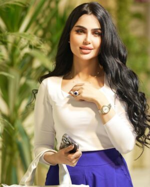 Shimaa Qasim Instagram - الاصرار على التفاؤل يصنع ما كان مُستحيل♾️🦋🤍
تصوير المبدع : @salah_nori7 

#شيماء_قاسم