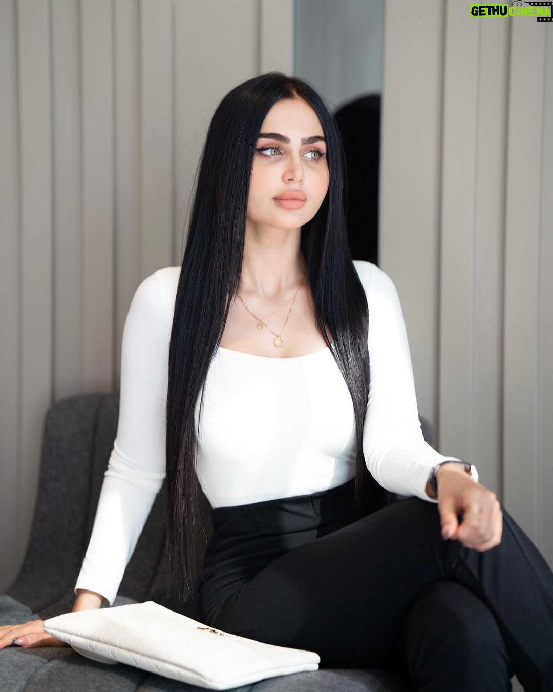 Shimaa Qasim - 181.2K Likes - واخيراً رجعتلكم من جديد .. مشتاقه الكم هواي 🦋🥹🫶🏻 #شيماء_قاسم
