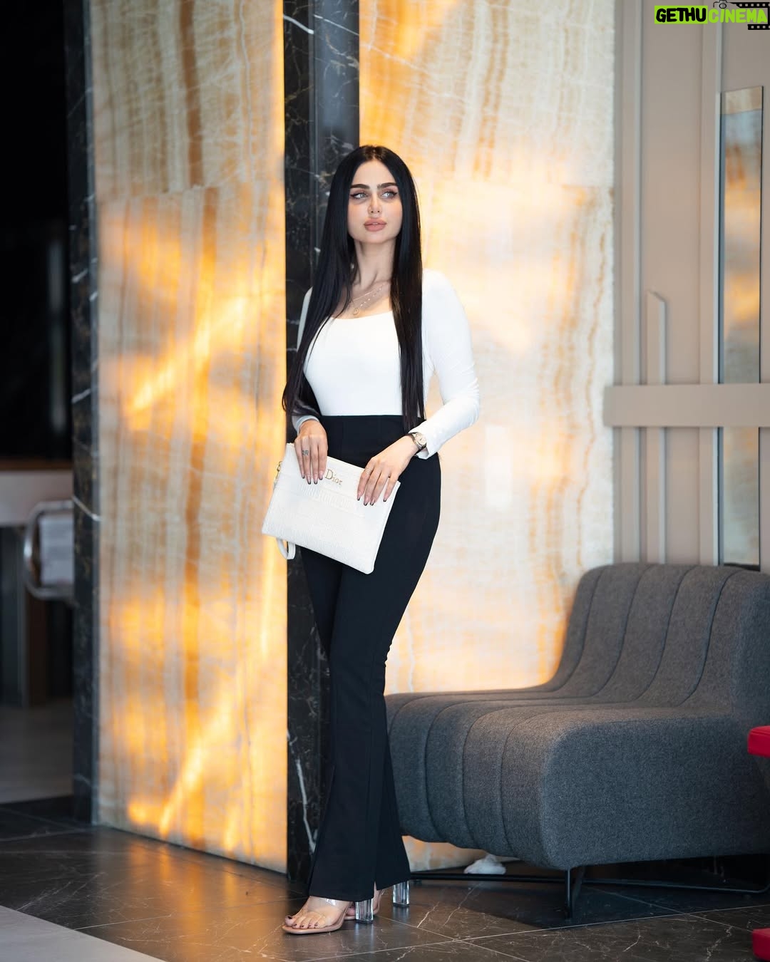 Shimaa Qasim - 181.2K Likes - واخيراً رجعتلكم من جديد .. مشتاقه الكم هواي 🦋🥹🫶🏻 #شيماء_قاسم