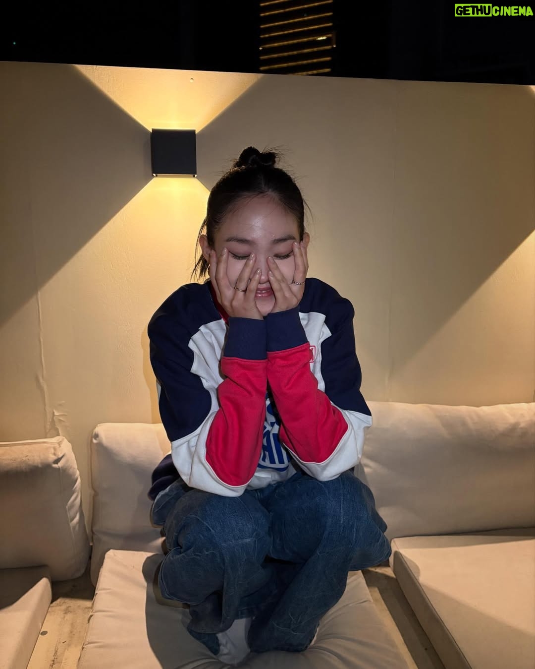 Shin Hyun-ji - 14.2K Likes - Knock knock it’s my birthday ⭐️🍒🐬🐣🍀🌕💌💕오늘 생일인 사람 모두 생일 축하해요🤍