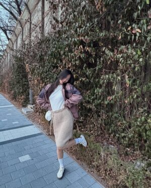 Shin Hyun-ji Instagram - Knock knock it’s my birthday ⭐️🍒🐬🐣🍀🌕💌💕오늘 생일인 사람 모두 생일 축하해요🤍