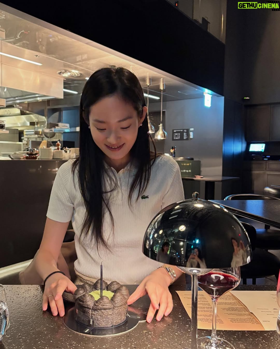 Shin Hyun-ji - 14.2K Likes - Knock knock it’s my birthday ⭐️🍒🐬🐣🍀🌕💌💕오늘 생일인 사람 모두 생일 축하해요🤍