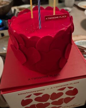 Shin Hyun-ji Instagram - Knock knock it’s my birthday ⭐️🍒🐬🐣🍀🌕💌💕오늘 생일인 사람 모두 생일 축하해요🤍