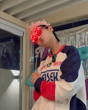 Shin Hyun-ji Instagram - Knock knock it’s my birthday ⭐️🍒🐬🐣🍀🌕💌💕오늘 생일인 사람 모두 생일 축하해요🤍