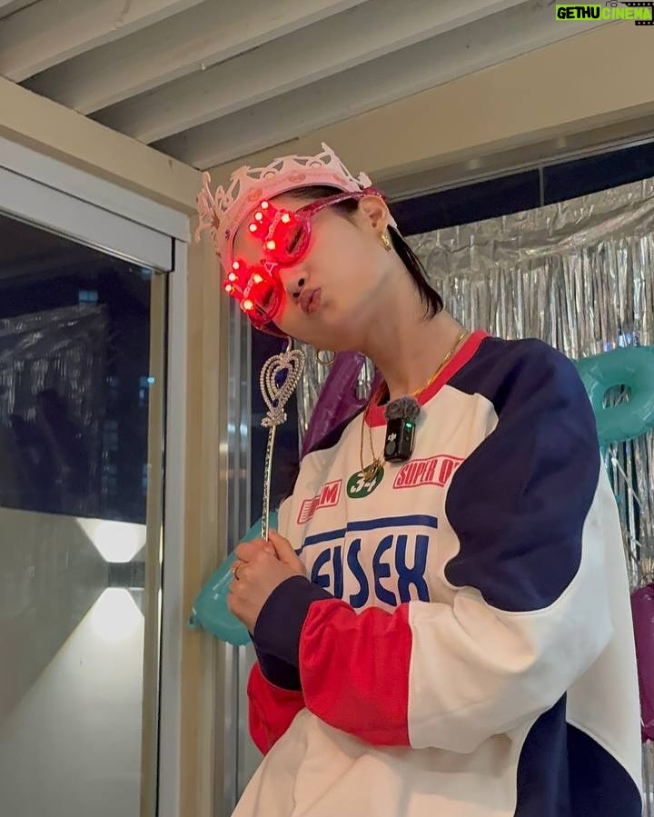 Shin Hyun-ji - 14.2K Likes - Knock knock it’s my birthday ⭐️🍒🐬🐣🍀🌕💌💕오늘 생일인 사람 모두 생일 축하해요🤍