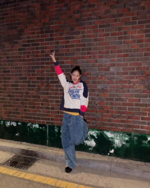 Shin Hyun-ji Instagram - Knock knock it’s my birthday ⭐️🍒🐬🐣🍀🌕💌💕오늘 생일인 사람 모두 생일 축하해요🤍