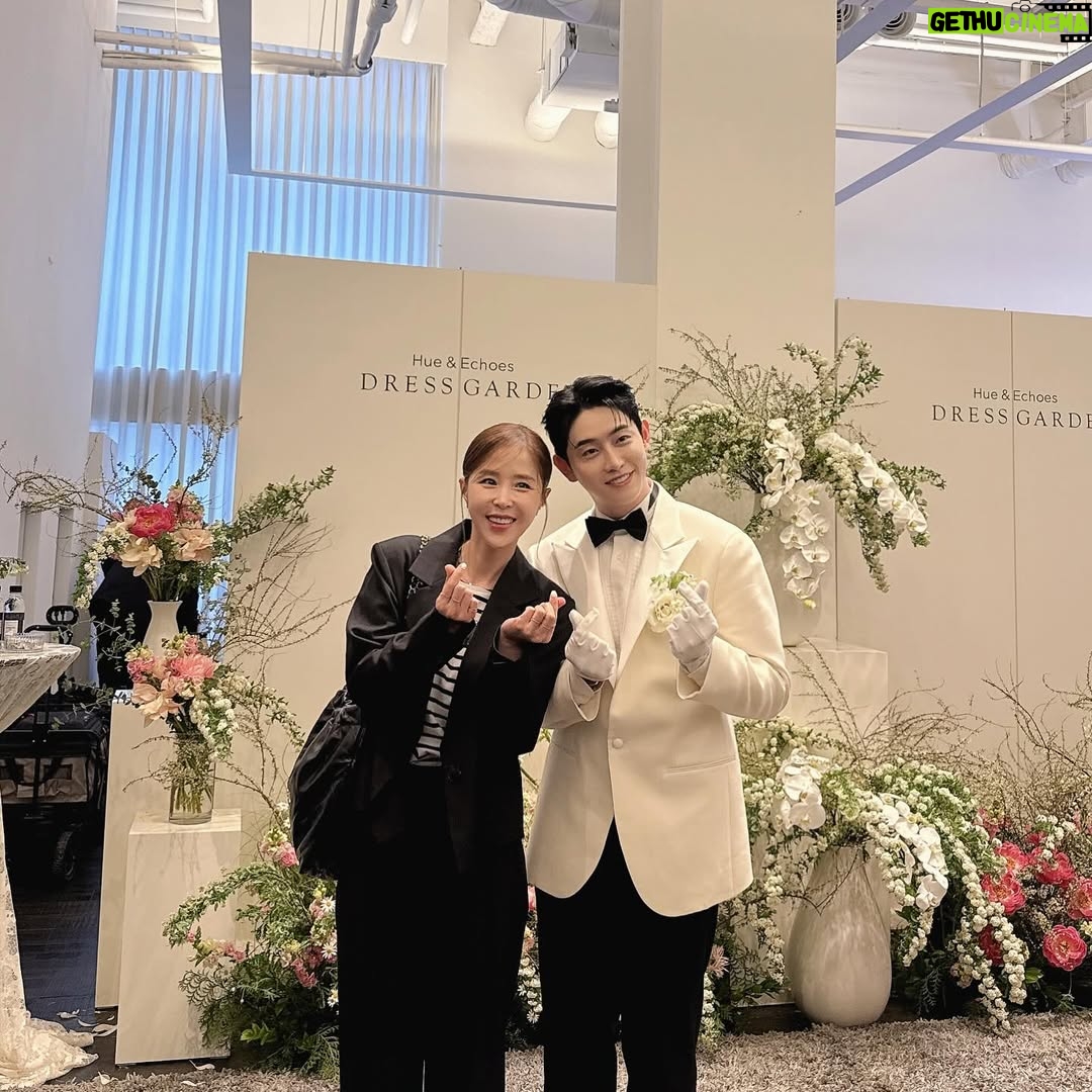 Shin Ji - 10K Likes - 우리 가은이 현호 결혼 축하해~👰🏻🤵🏻
너무너무 멋지고 예쁜 신랑, 신부였어!!!💖
(피드가 말썽이라 다시 올림)