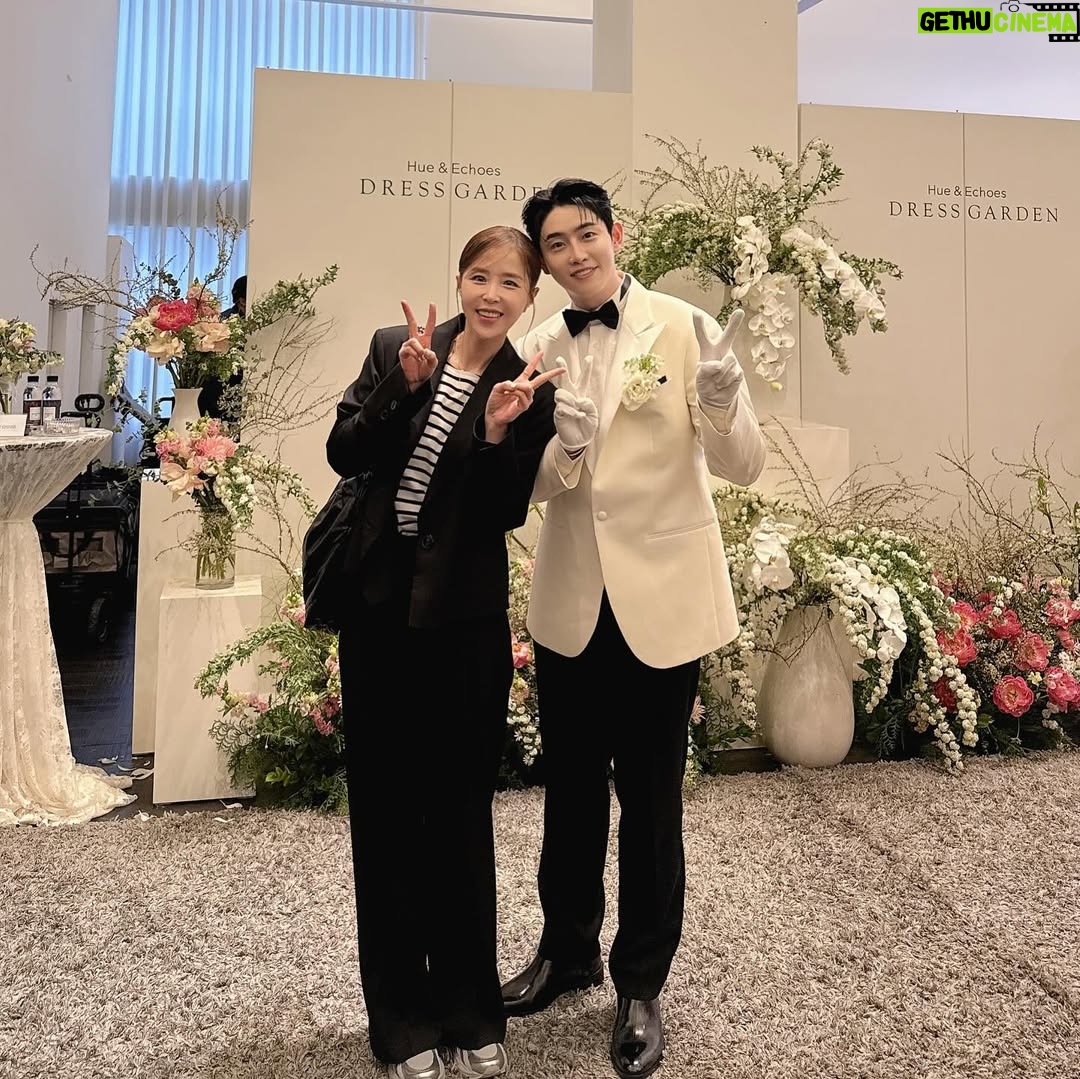 Shin Ji - 10K Likes - 우리 가은이 현호 결혼 축하해~👰🏻🤵🏻
너무너무 멋지고 예쁜 신랑, 신부였어!!!💖
(피드가 말썽이라 다시 올림)