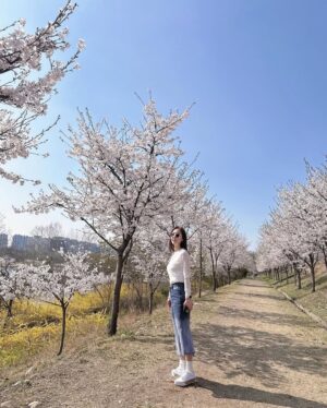 Shin Ji Instagram - 또 행복했다🌸💕