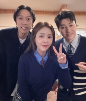 Shin Ji Instagram - 수고했어 오늘도💙

#제37회_NH농협생명_연도대상시상식