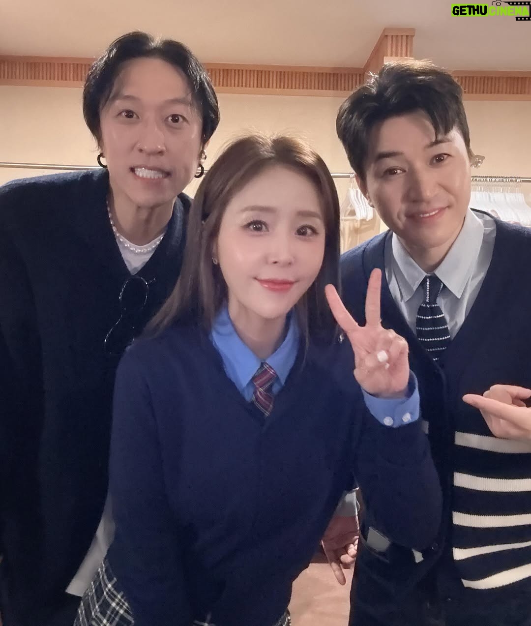 Shin Ji - 9.7K Likes - 수고했어 오늘도💙
#제37회_NH농협생명_연도대상시상식